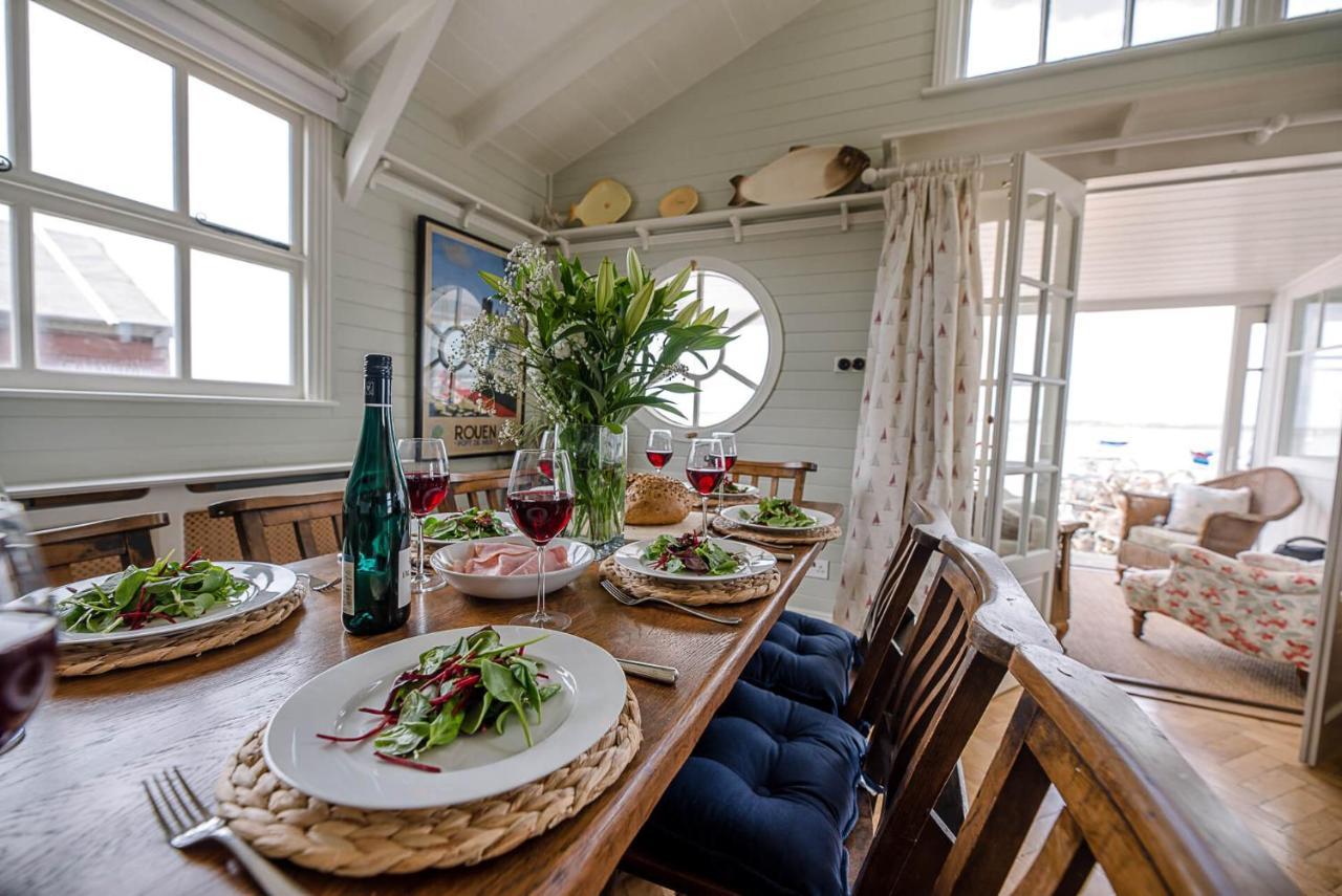 The Boathouse In Felixstowe Ferry - Stunning Waterfront Property Eksteriør billede