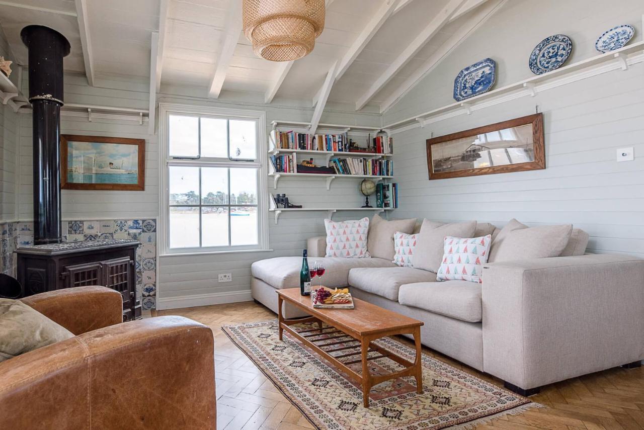 The Boathouse In Felixstowe Ferry - Stunning Waterfront Property Eksteriør billede