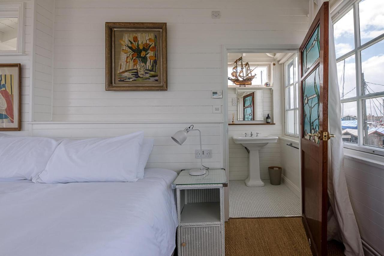 The Boathouse In Felixstowe Ferry - Stunning Waterfront Property Eksteriør billede